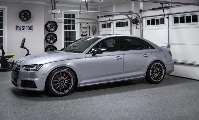 Audi S4 B9の銀BBS FS|車輪の前部