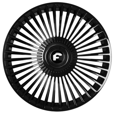 総体の黒いChrome銀製のTrimestre ForgiatoはロールスロイスCullinanのための車輪を造った