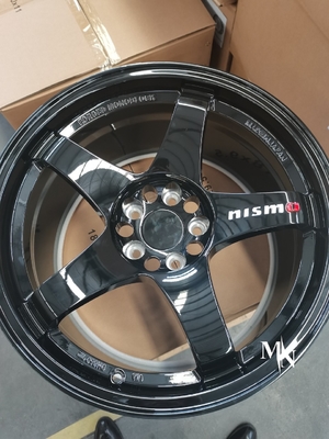造られた車輪Nismo LMGT4を競争させる日産・スカイラインGT-R R34 R33 R32の光線Volk