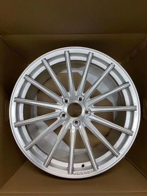 ブラシをかけられた銀Vossen VFS-2はBMW E93 M3のための車輪を造った
