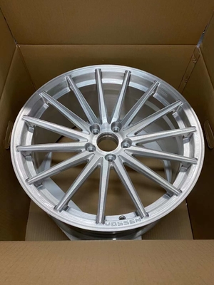 ブラシをかけられた銀Vossen VFS-2はBMW E93 M3のための車輪を造った