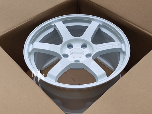 ダッシュ白い18X9.5 +38 SとVolkの競争TE37冒険談+45 5x114.3 5X120