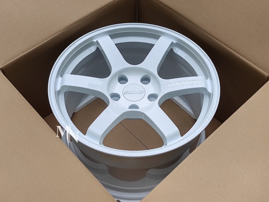 ダッシュ白い18X9.5 +38 SとVolkの競争TE37冒険談+45 5x114.3 5X120