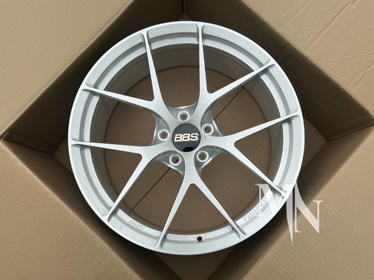 BBS FI R ホイール ブラッシュした銀 販売 GT3 M2 オーダーメイド 鍛造 輪 入手可能