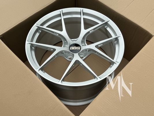 BBS FI R ホイール ブラッシュした銀 販売 GT3 M2 オーダーメイド 鍛造 輪 入手可能