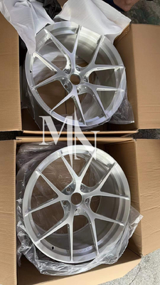 BBS FI R ホイール ブラッシュした銀 販売 GT3 M2 オーダーメイド 鍛造 輪 入手可能