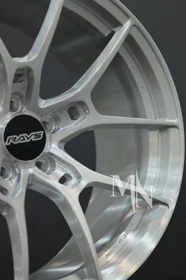 VOLKレーシングレイズ G025 輪 18 19 20 インチ 5x120 BMW FK8用のカスタム鍛造リーム